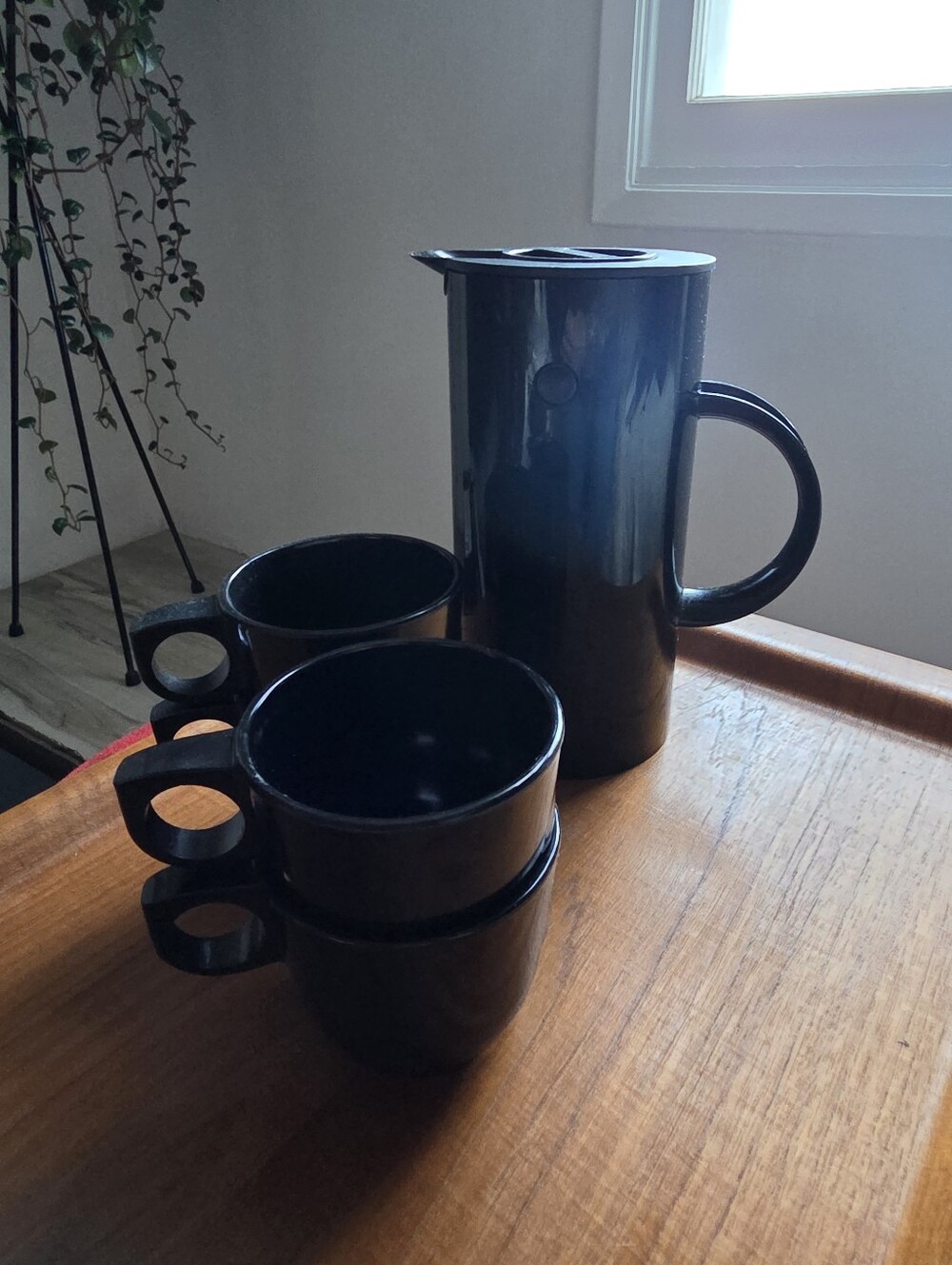 Stelton insulated Carafe. 8.5"H  Set of 4 GPL melmac cups.